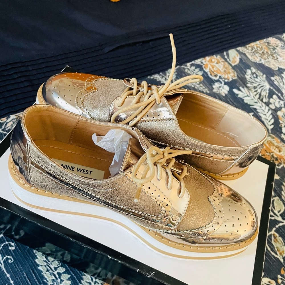 Nine West Gold Oxford Sneakers / Loafers